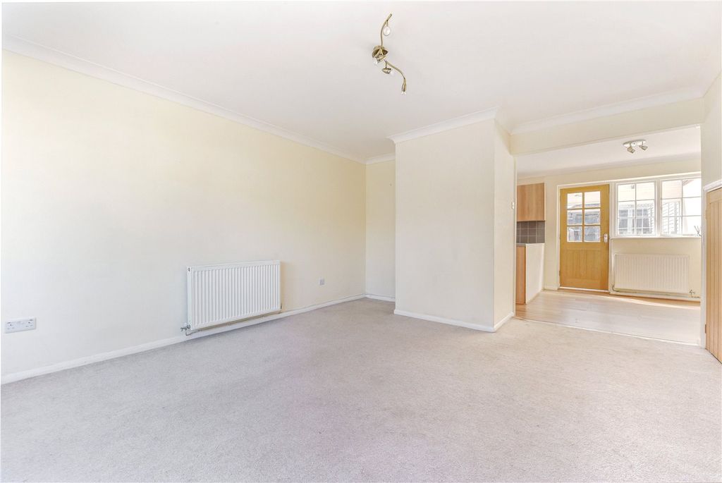 Property photo 3 of 15 Sitting Room