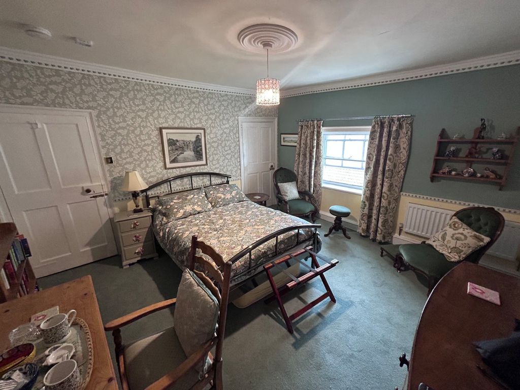 Property photo 2 of 10 Bedroom