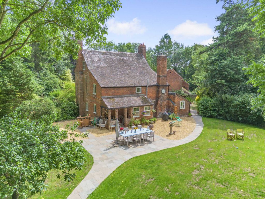 Property photo 2 of 33