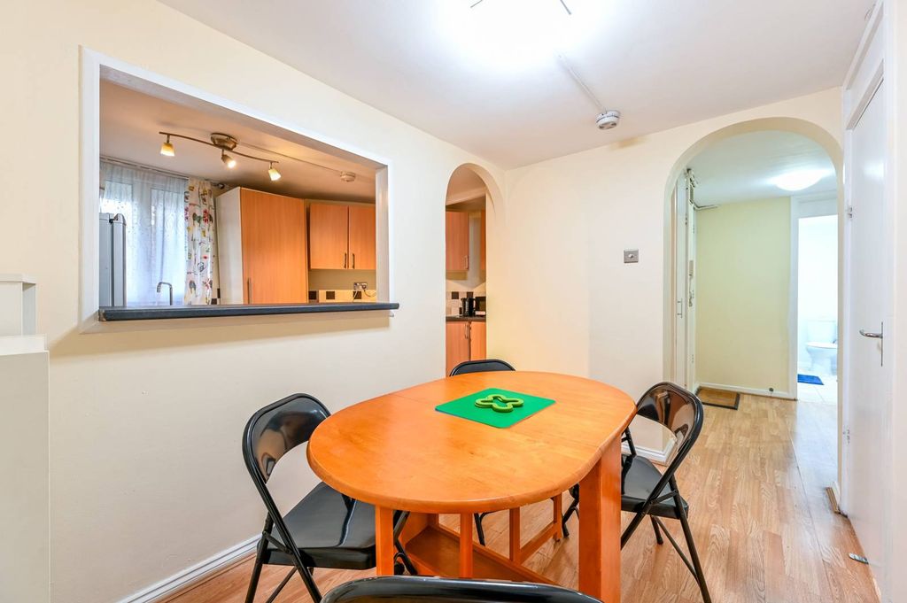 Property photo 2 of 11
