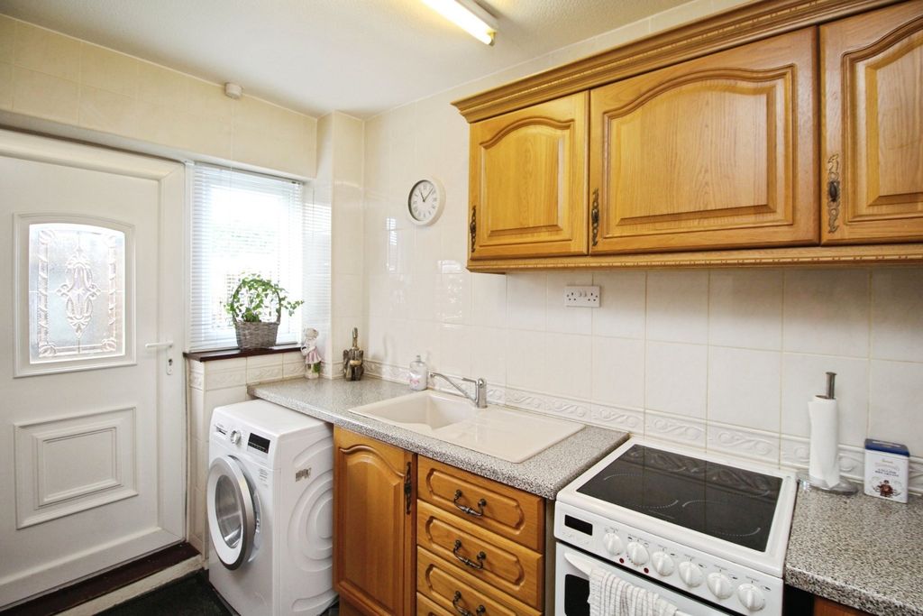Property photo 2 of 19 Kitchen