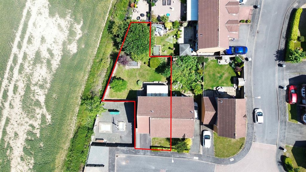 Property photo 2 of 22 Private Rear Garden