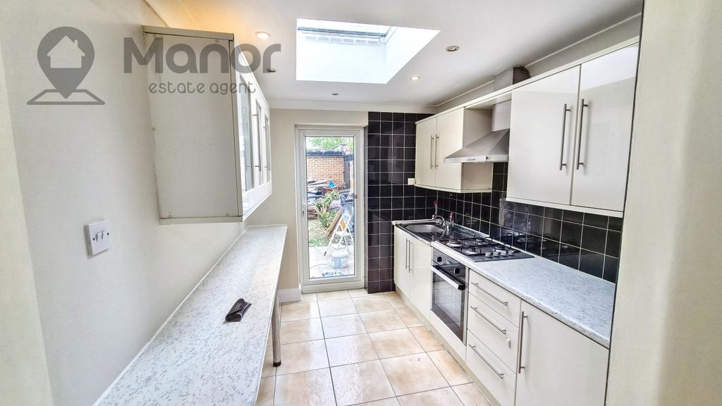 Property photo 1 of 10 Kitchen