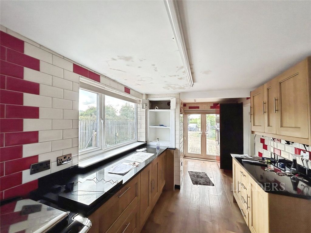 Property photo 2 of 27 Picture No. 36