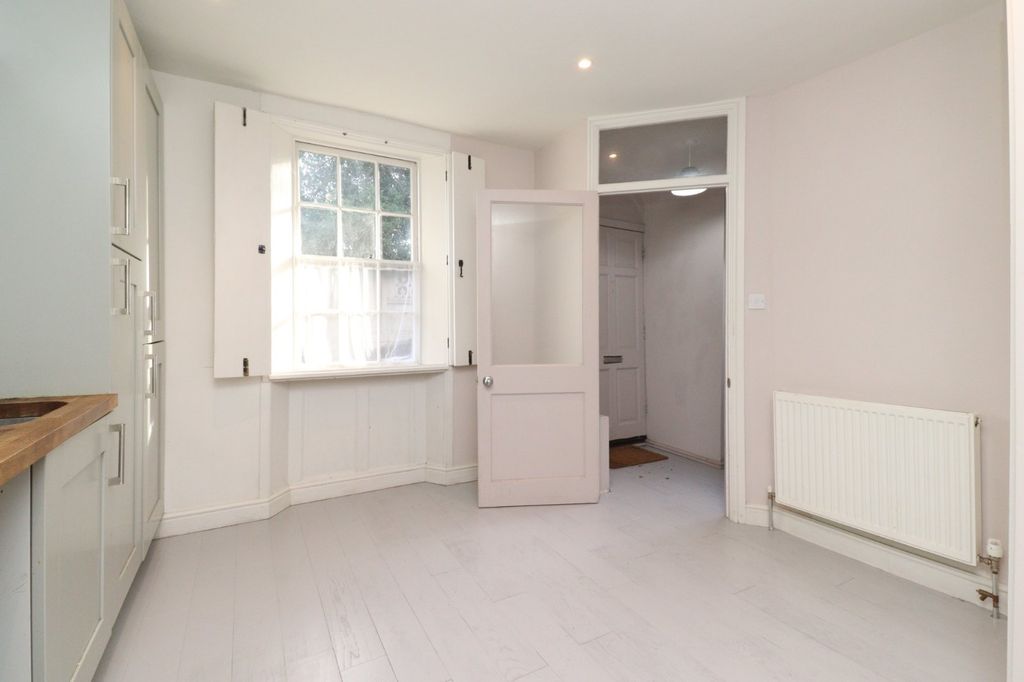 Property photo 3 of 8 Picture 3