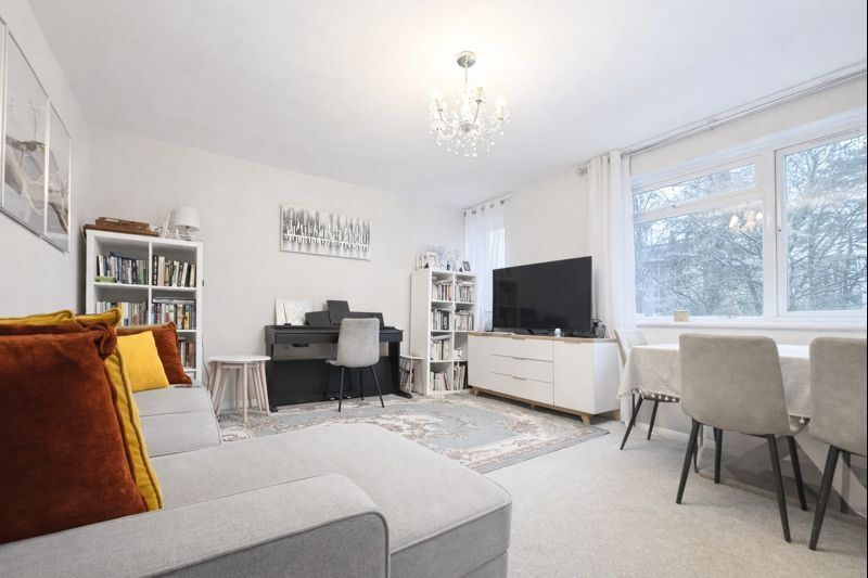 Property photo 3 of 7 Living Room