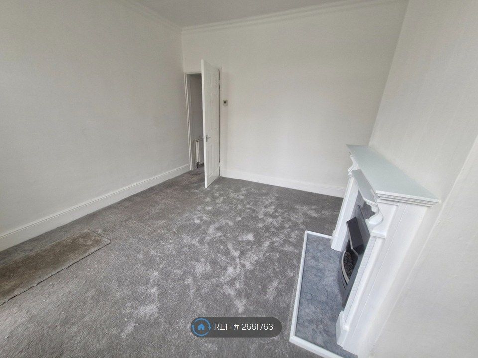 Property photo 3 of 11 Living Room