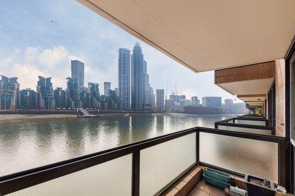 Property photo 1 of 8 Balcony (1)