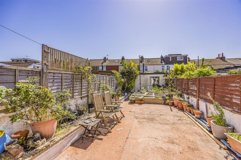 Property photo 3 of 19 22 Battenburg Avenue, Portsmouth-Porticomarketing-