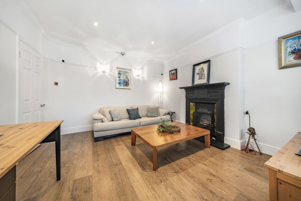 Property photo 3 of 16 932111 (3)