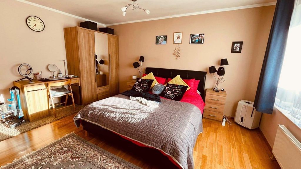 Property photo 3 of 11 106Ddfd6-Bd8d-461A-B419-Cae4Ff85d93A.Jpg