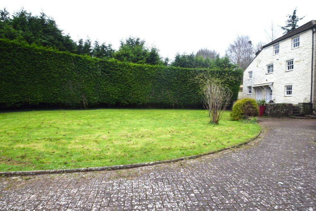 Property photo 1 of 25