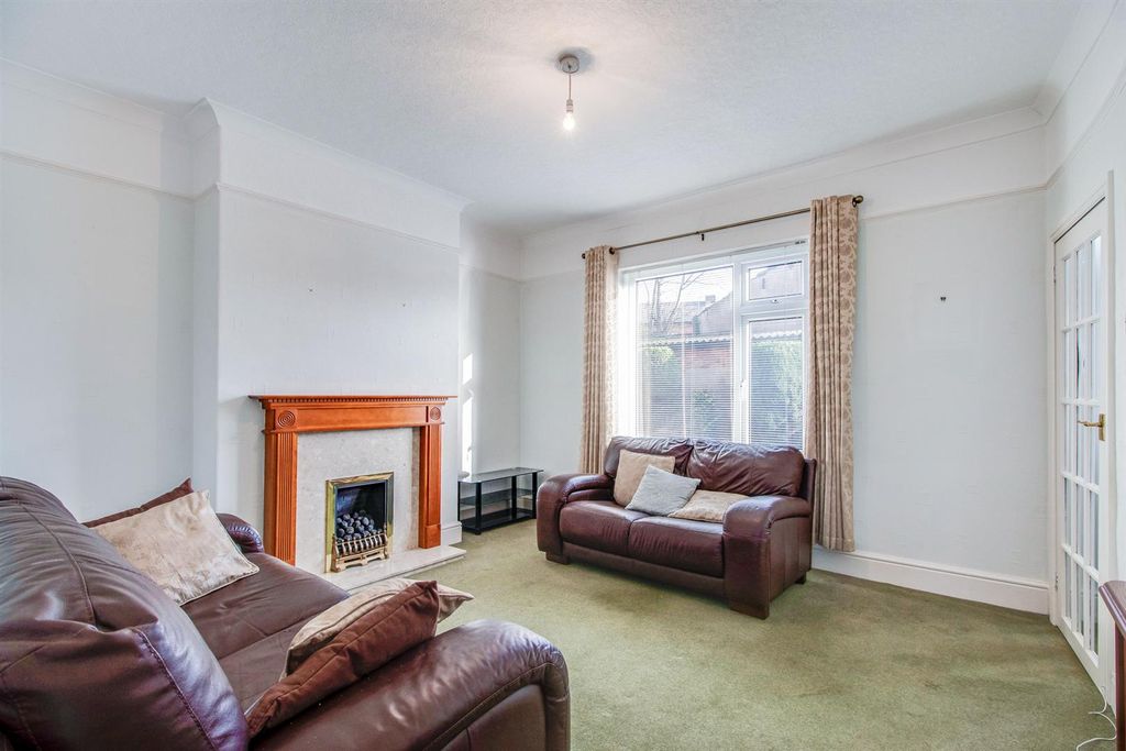 Property photo 3 of 7 Living Room