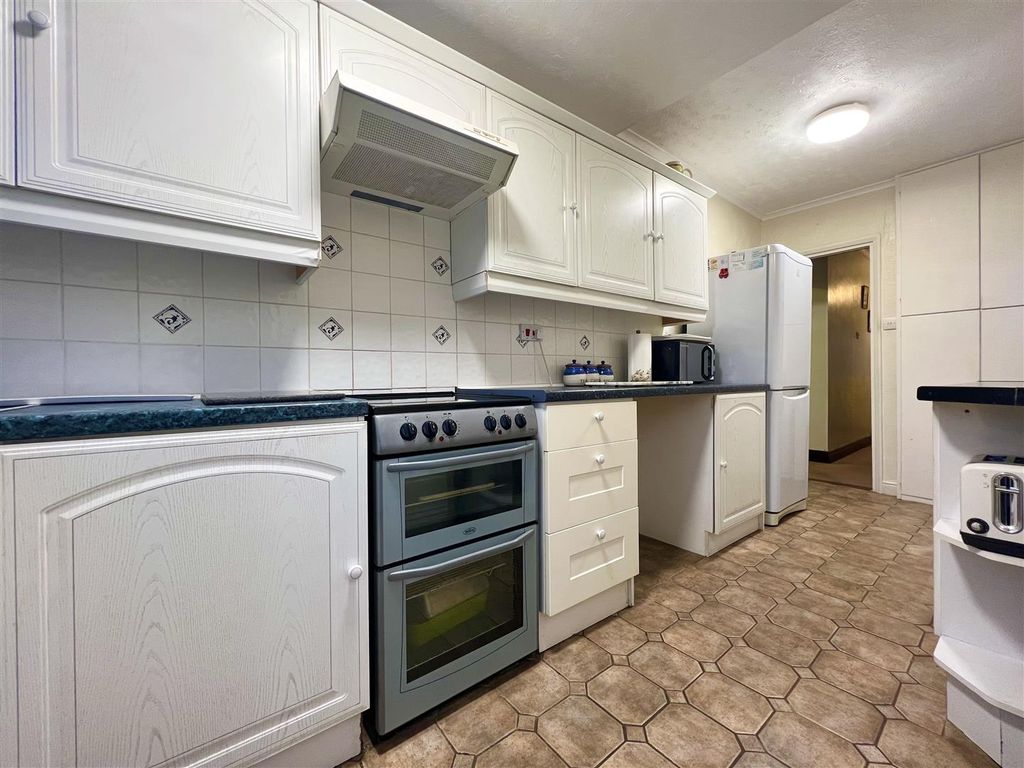 Property photo 3 of 20 Kitchen