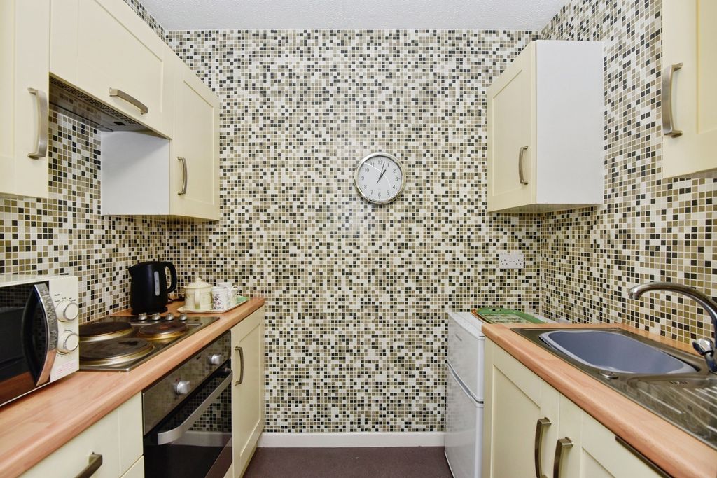 Property photo 2 of 14 Kitchen