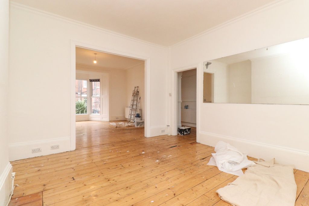 Property photo 3 of 15 Picture 3