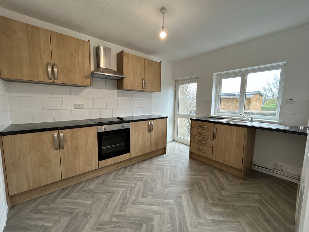 Property photo 1 of 7 Kitchen