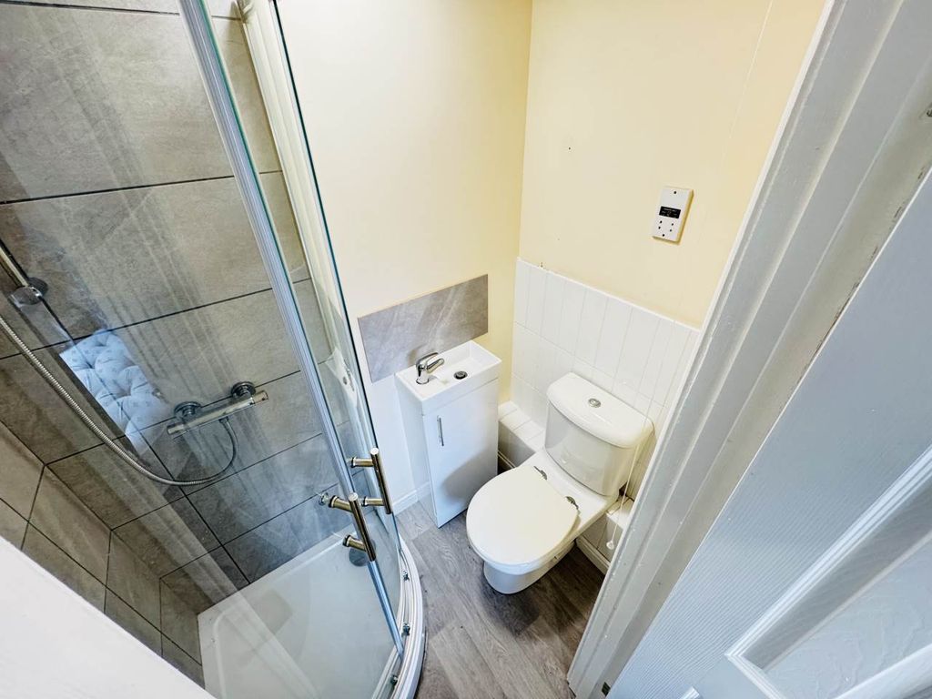 Property photo 2 of 3 En-Suite