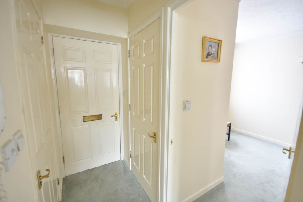 Property photo 3 of 12