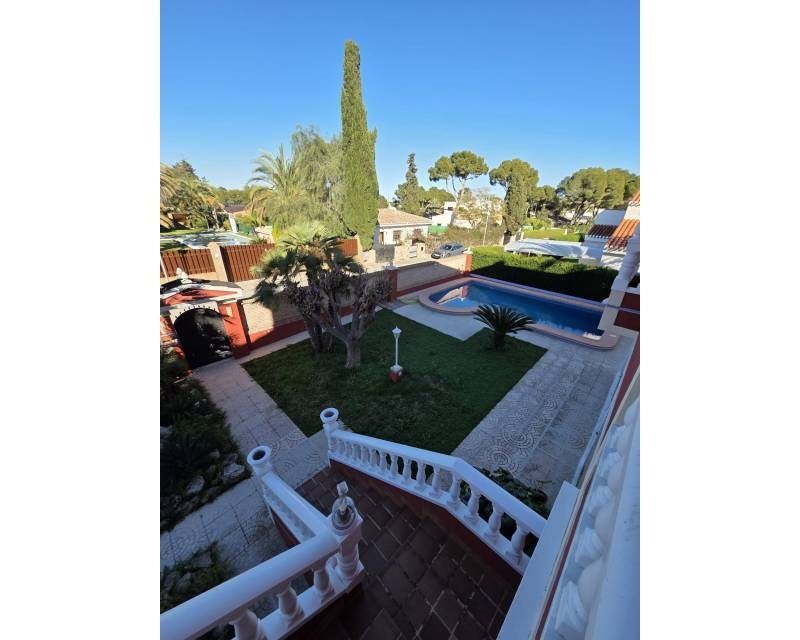 Property photo 2 of 48