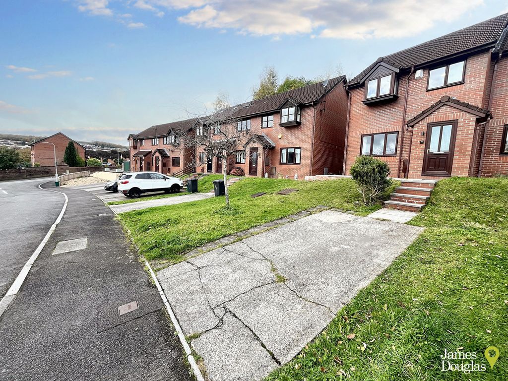 Property photo 2 of 20 Front2