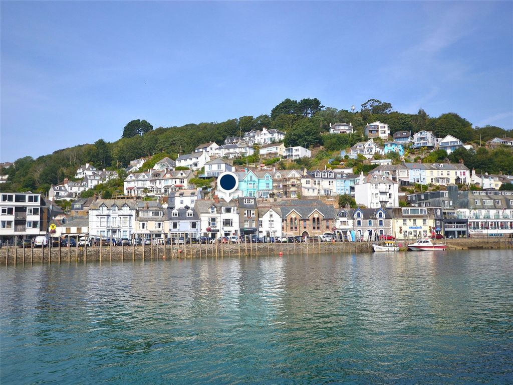 3 bed flat for saleTop Floor Apartment, The Quay, West Looe, Cornwall PL13