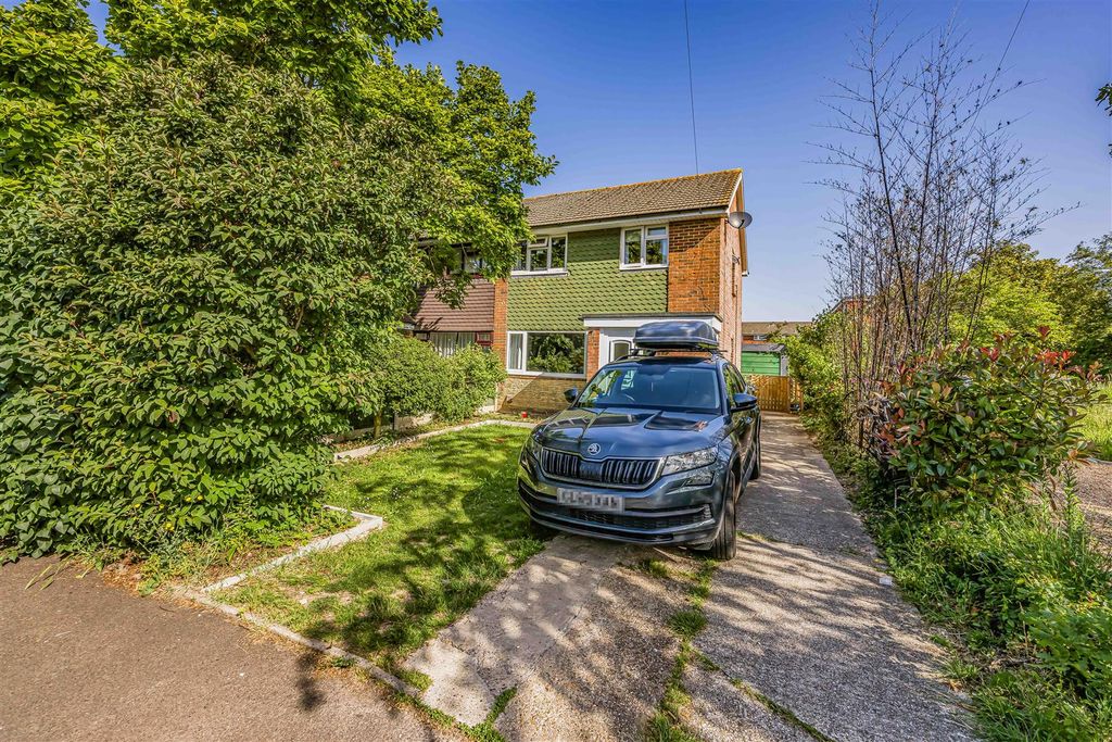 Property photo 1 of 17 22 Sutton Road, Waterlooville-Small-Porticomarketi