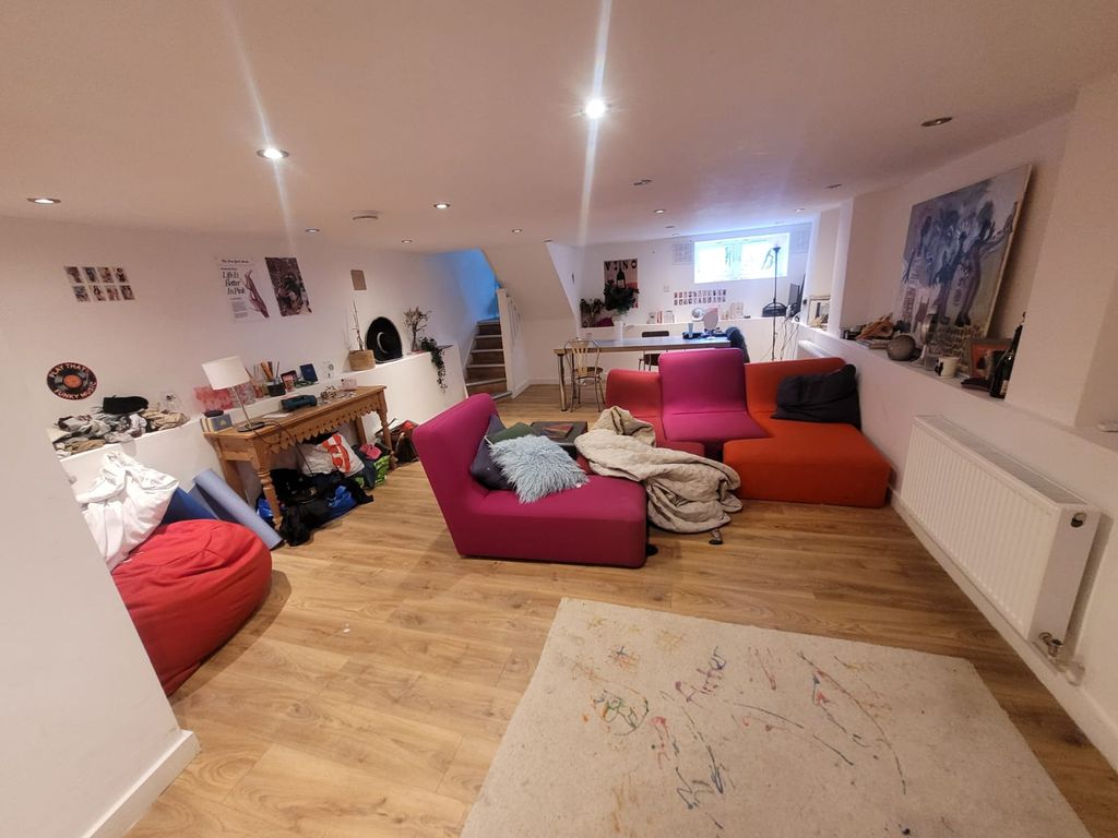 Property photo 1 of 6 0De3Afee-c9F0-401c-Bb47-Bb06Bdf0c126