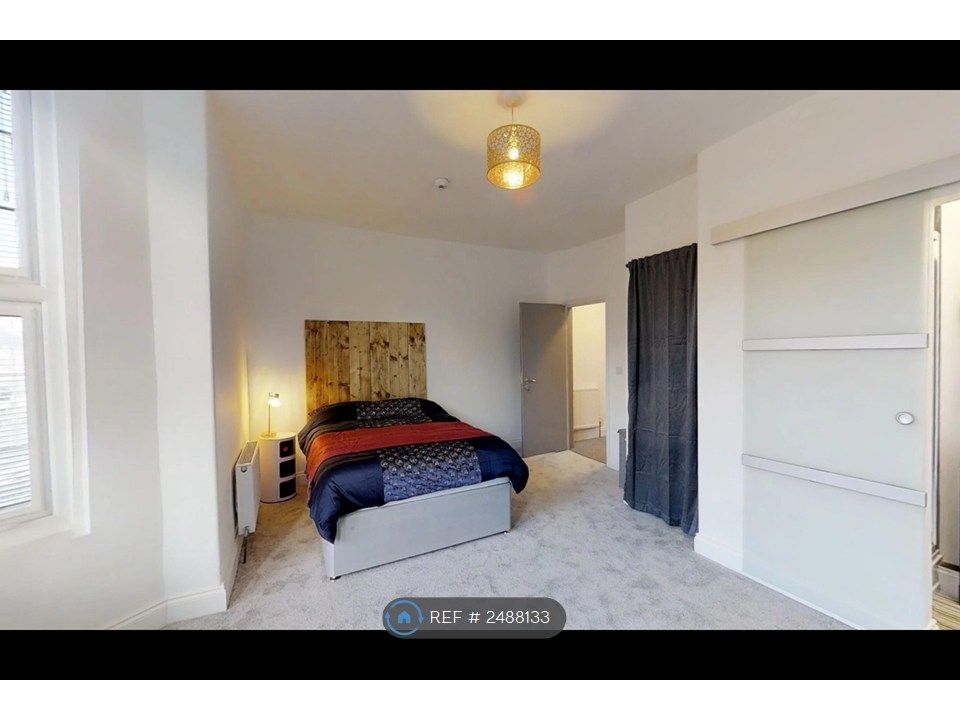 Property photo 3 of 12 Room