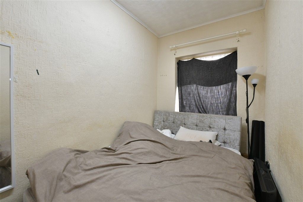 Property photo 2 of 5 Bedroom