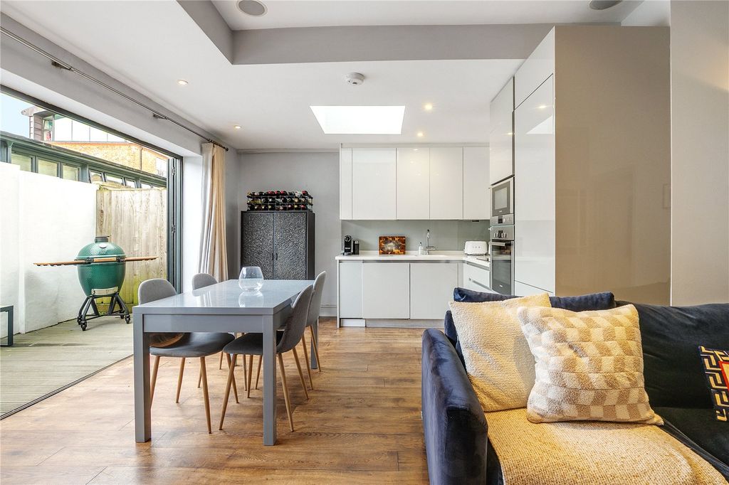 Property photo 3 of 10 Picture No. 06