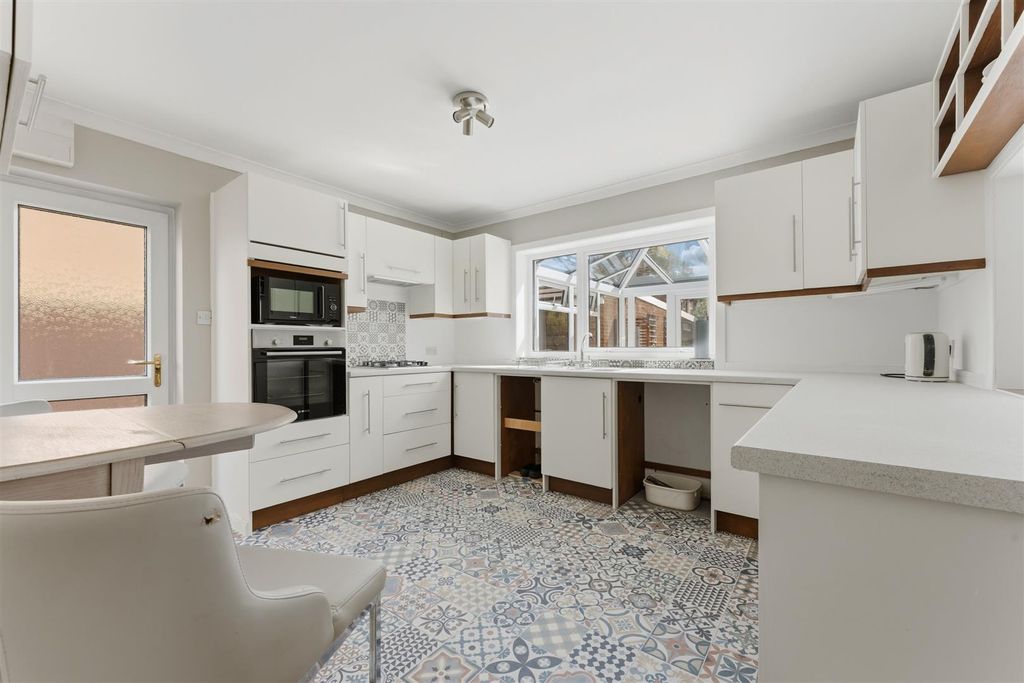 Property photo 3 of 29 Kitchen/Breakfast Room