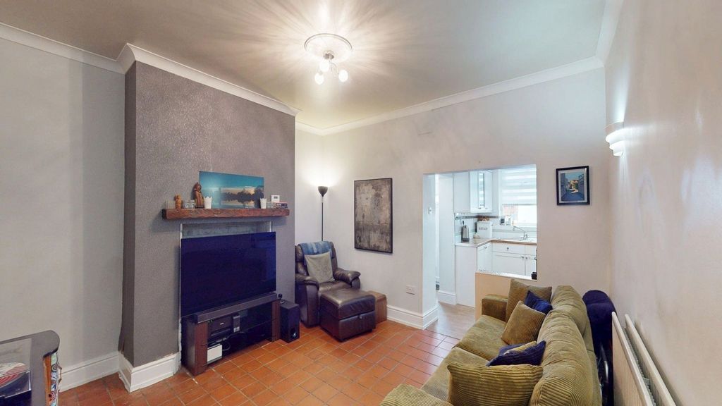 Property photo 3 of 12 Lounge