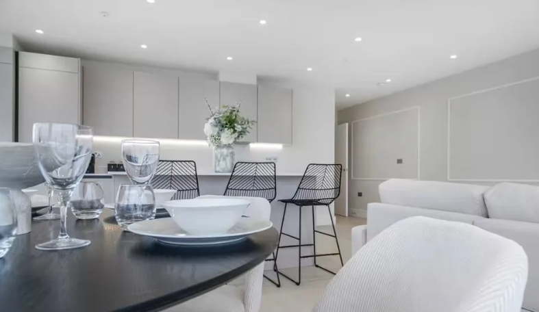 Property photo 3 of 14 Dining Room