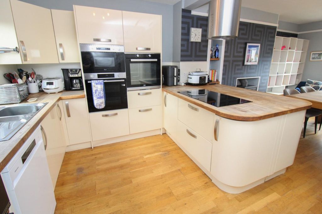 Property photo 3 of 20 Kitchen-Diner.Jpg