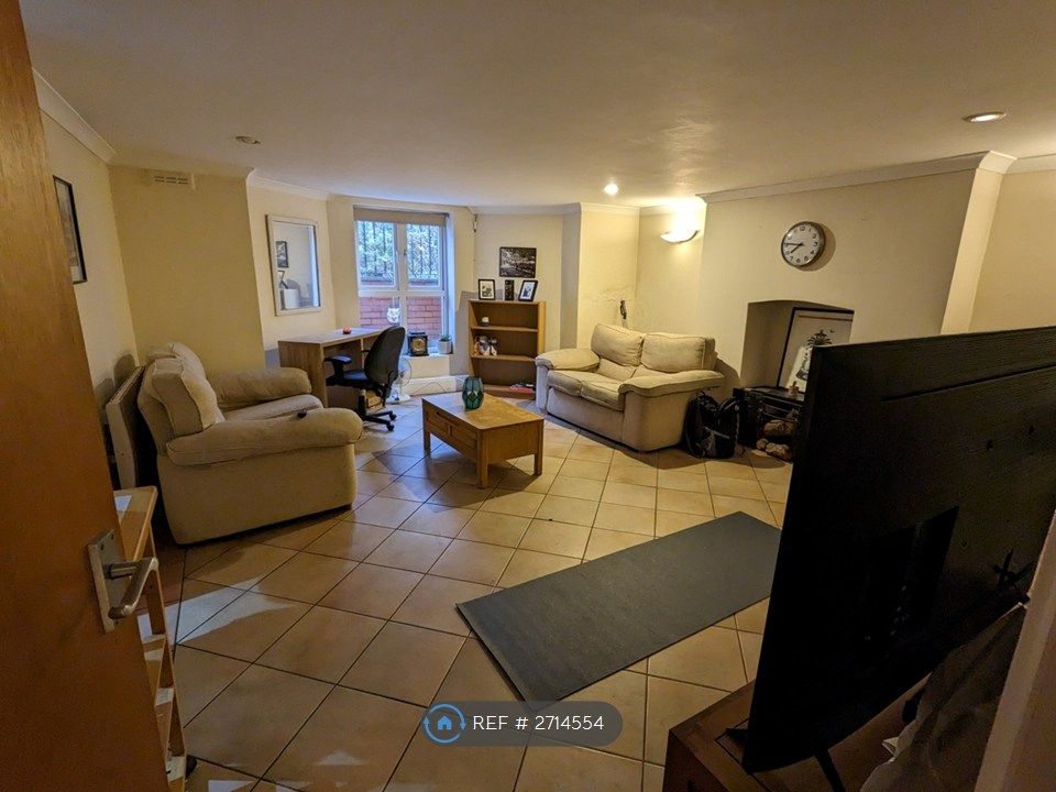 Property photo 3 of 10 Lounge