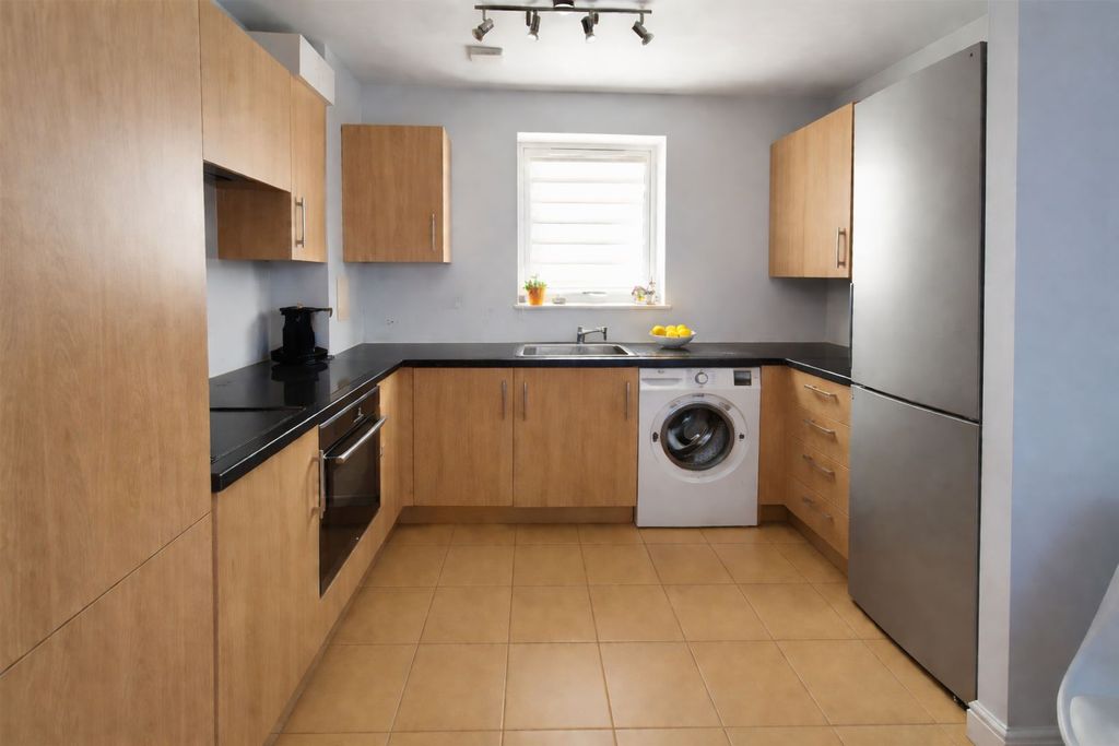 Property photo 3 of 9 Kitchen