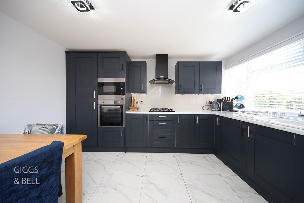 Property photo 2 of 25 5184191