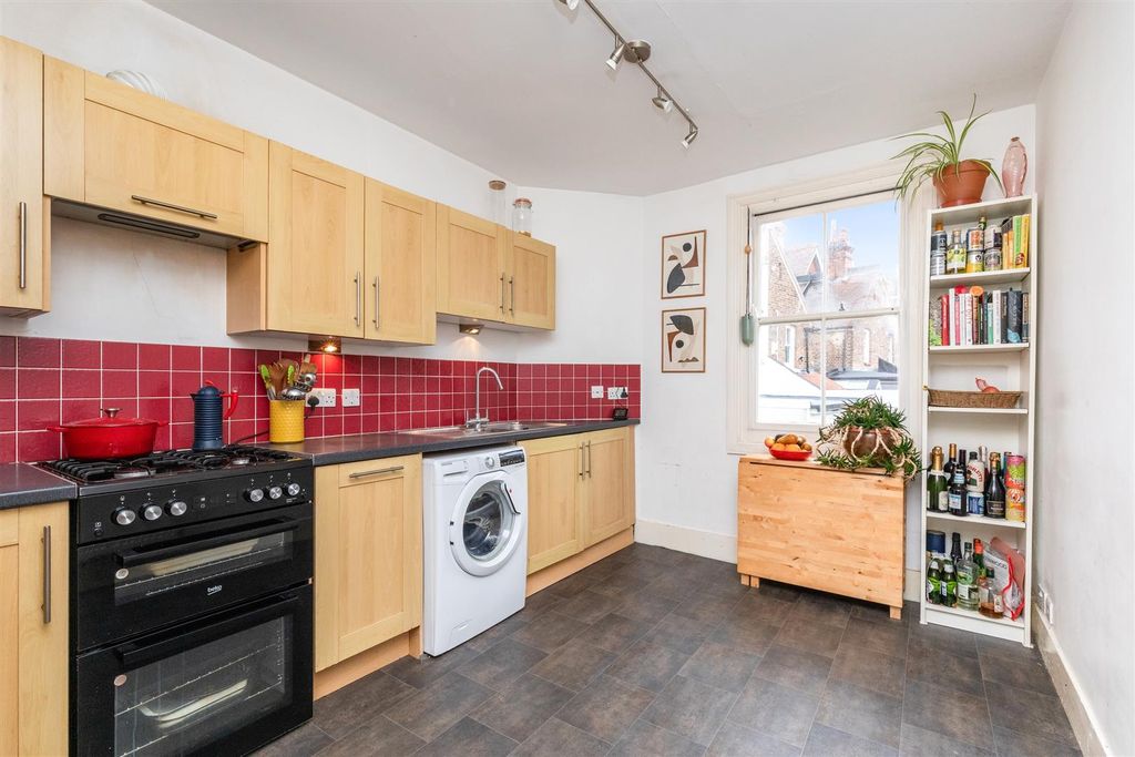 Property photo 3 of 9 Highdown Road-2.Jpg