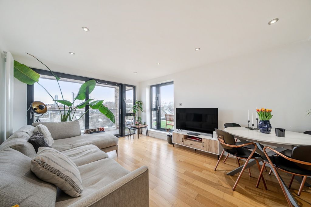 Property photo 1 of 16 Picture No. 02