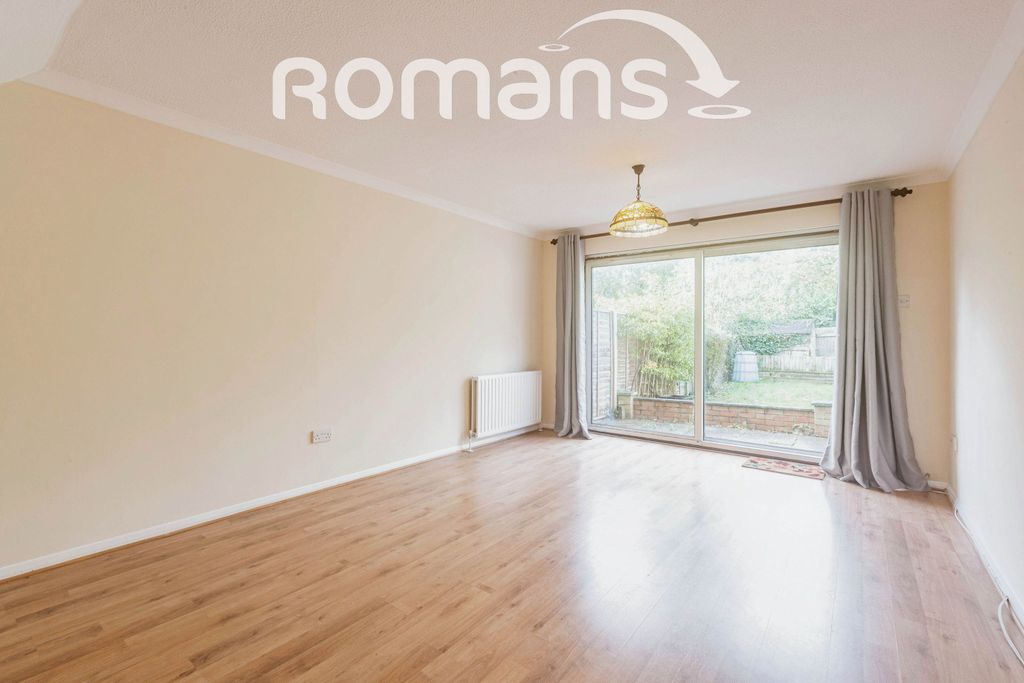 Property photo 2 of 11 118Fleethamgardens-1