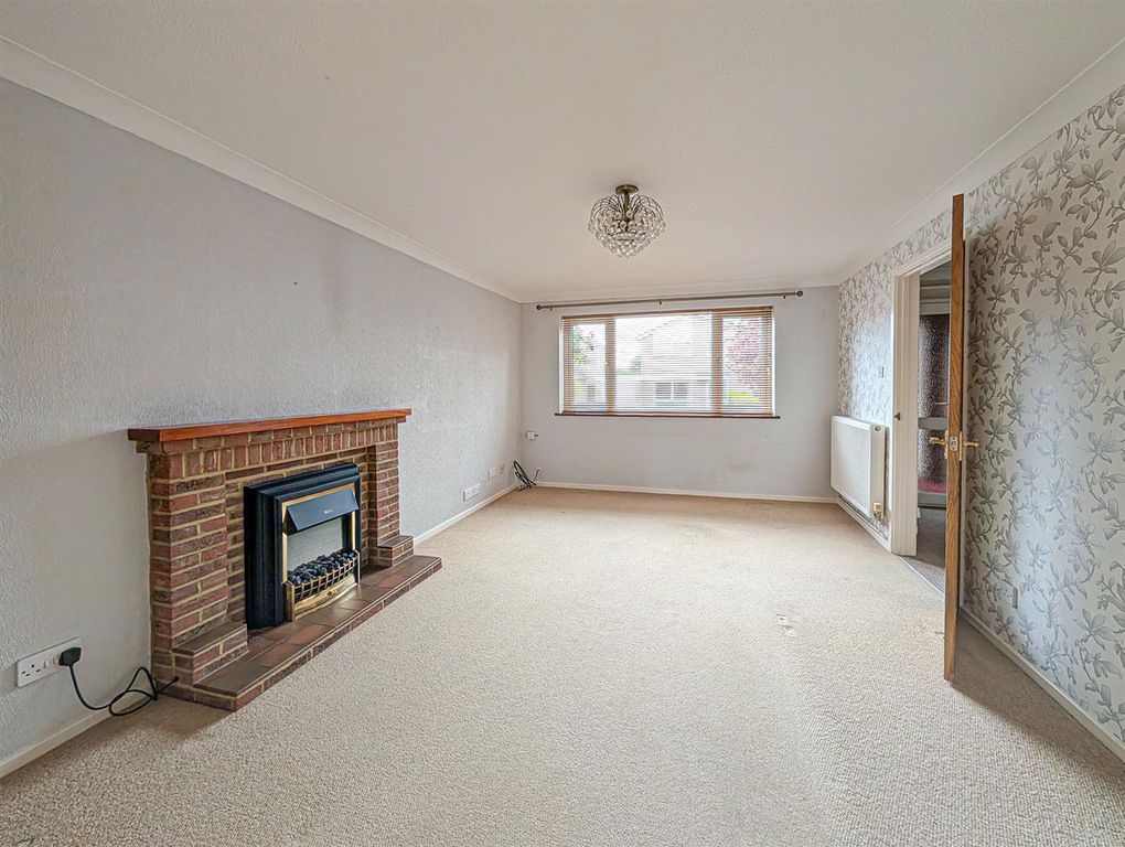 Property photo 3 of 12 Lr.Jpg