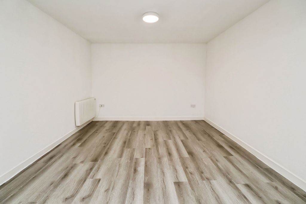 Property photo 3 of 10 Photo 1