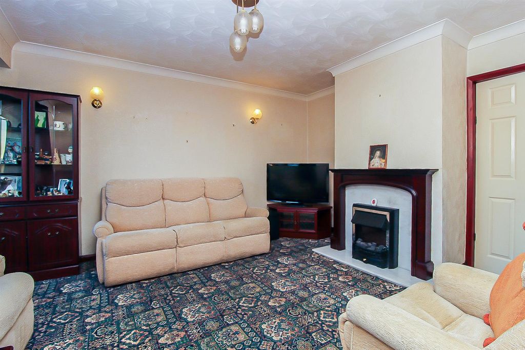 Property photo 3 of 9 Lounge