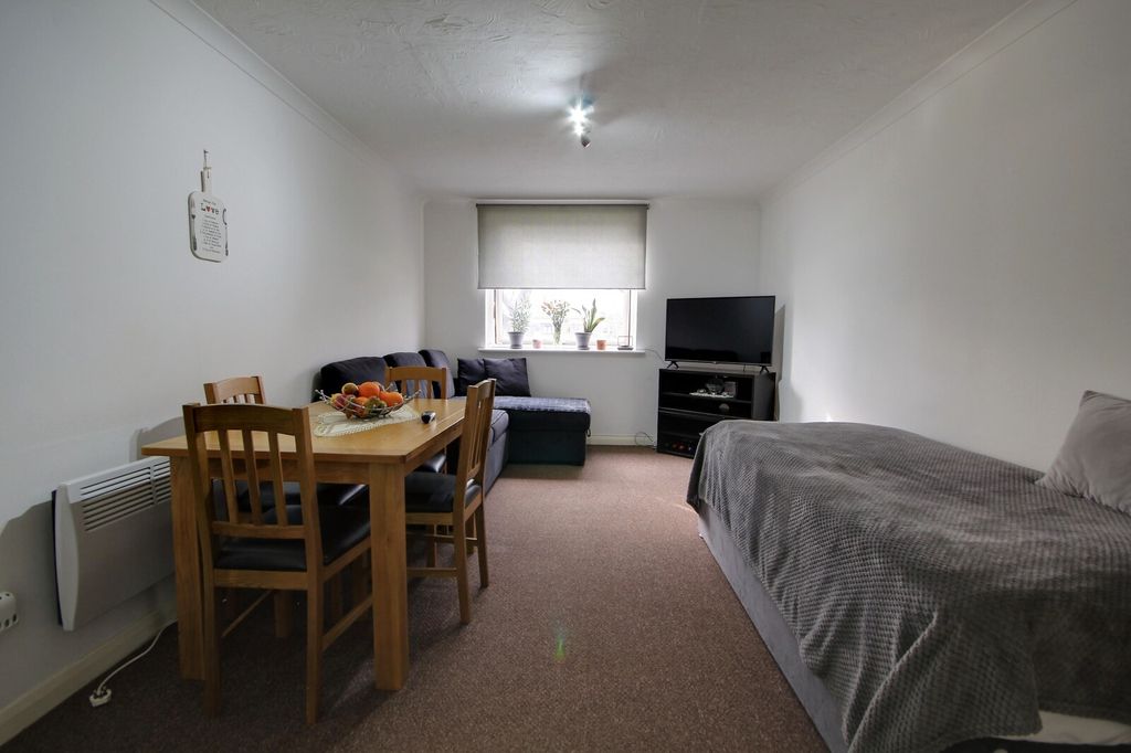 Property photo 2 of 4 Picture No. 05