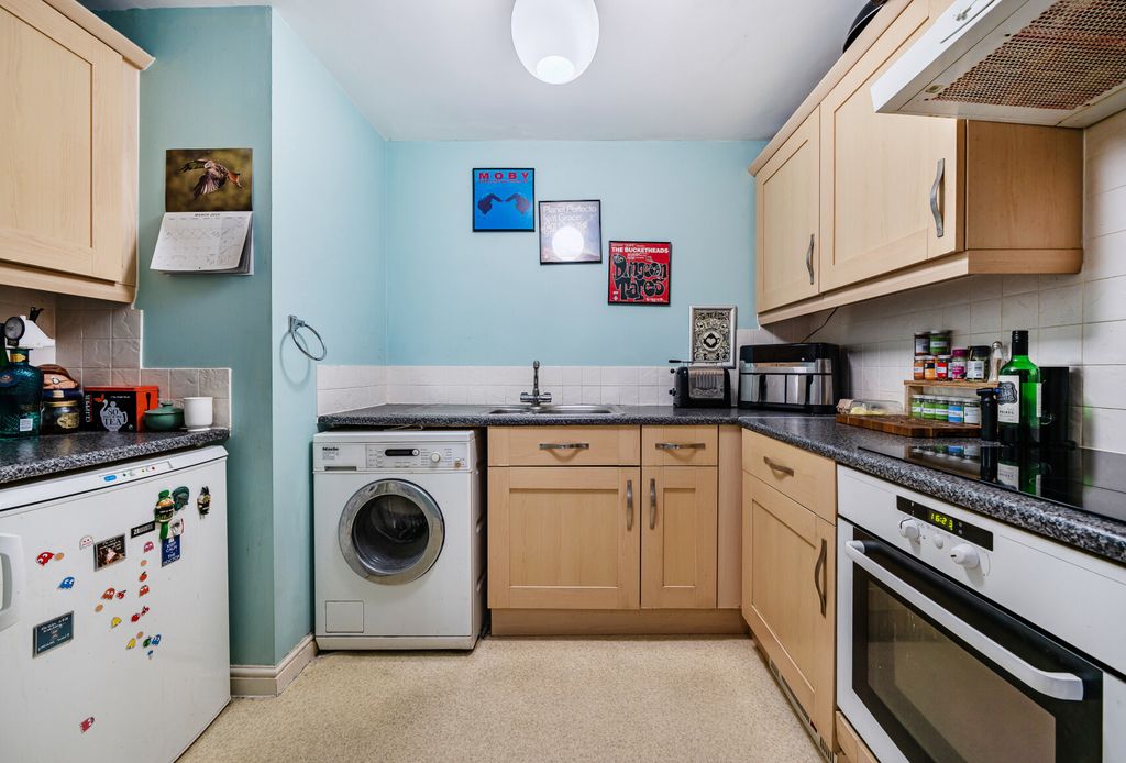 Property photo 3 of 15 1408370-11-69Ab03...