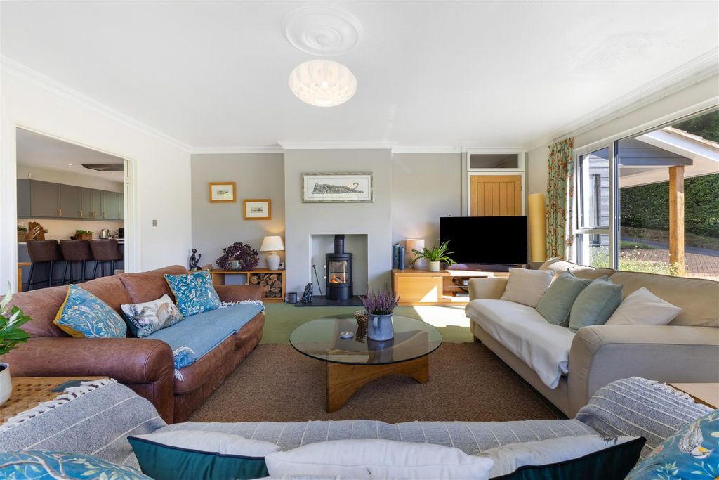 Property photo 2 of 27 Sitting Room
