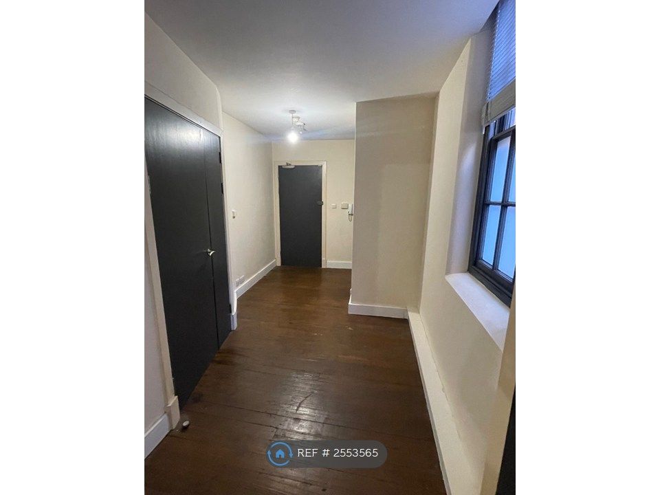 Property photo 3 of 22 Hallway