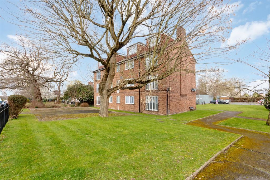Property photo 1 of 10 Lyle Court