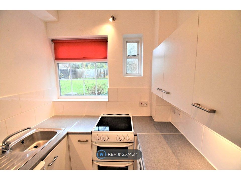 Property photo 3 of 9 Kitchen